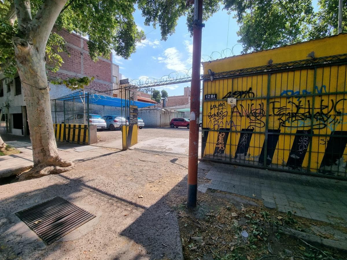 PLAYA DE ESTACIONAMIENTO - CIUDAD - MENDOZA - 1