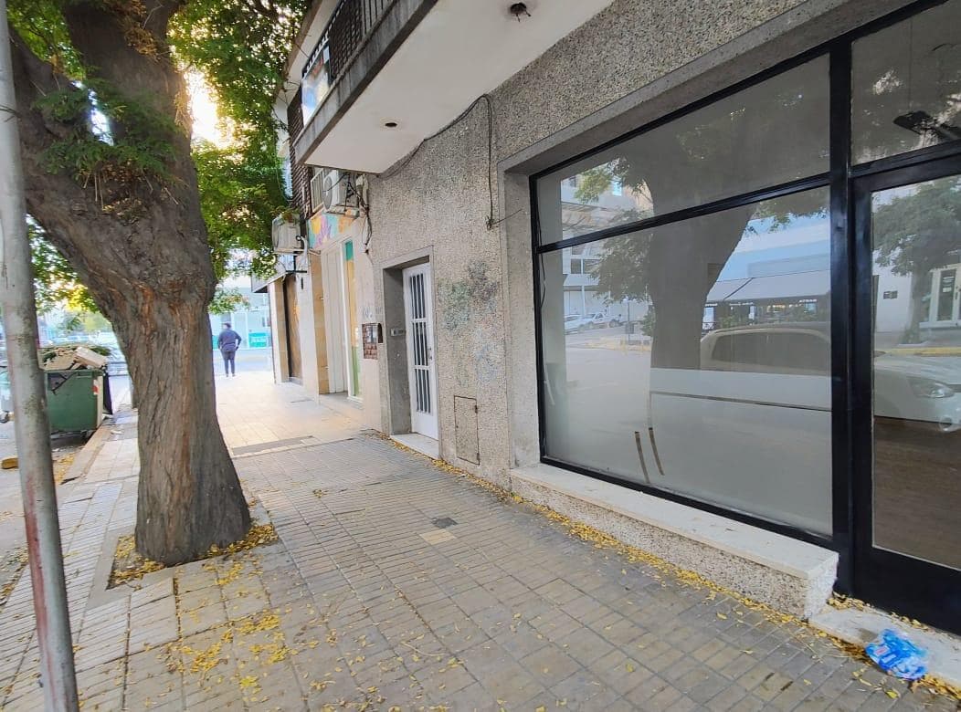 Se alquila local comercial - 1