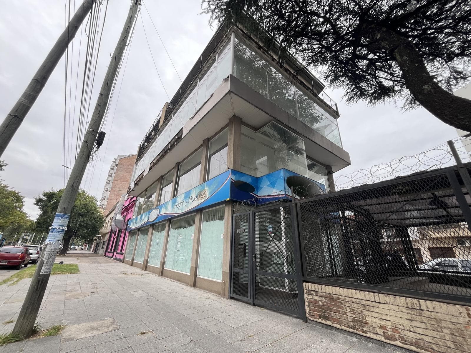 Alquiler Local de 3 pisos en Wilde - 1