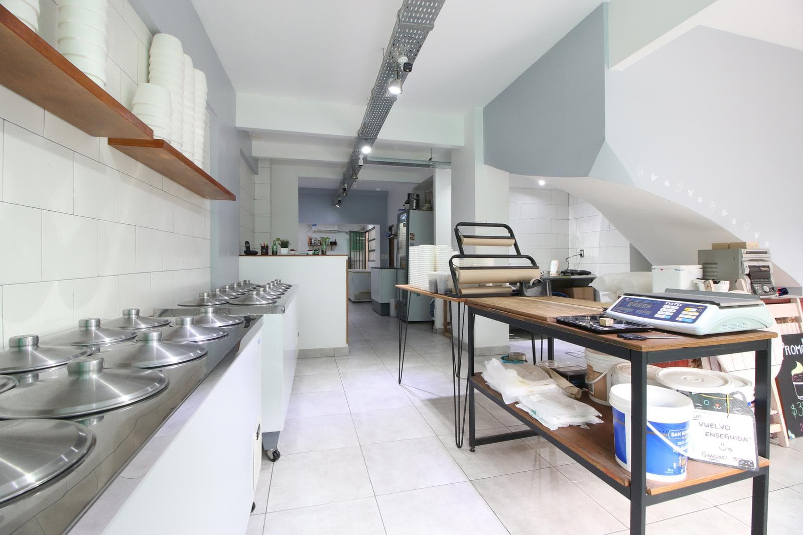 VENTA hermoso Local en Arzobispo Espinosa al 300, La Boca - 1