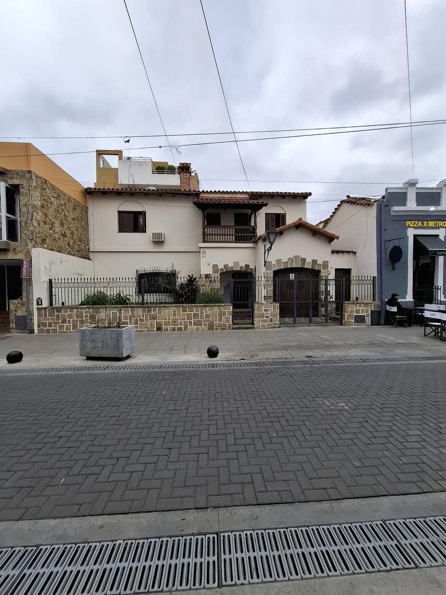 Casa en Zona Centro ALQUILER, 2 plantas, 5 dormitorios, Salta - 1