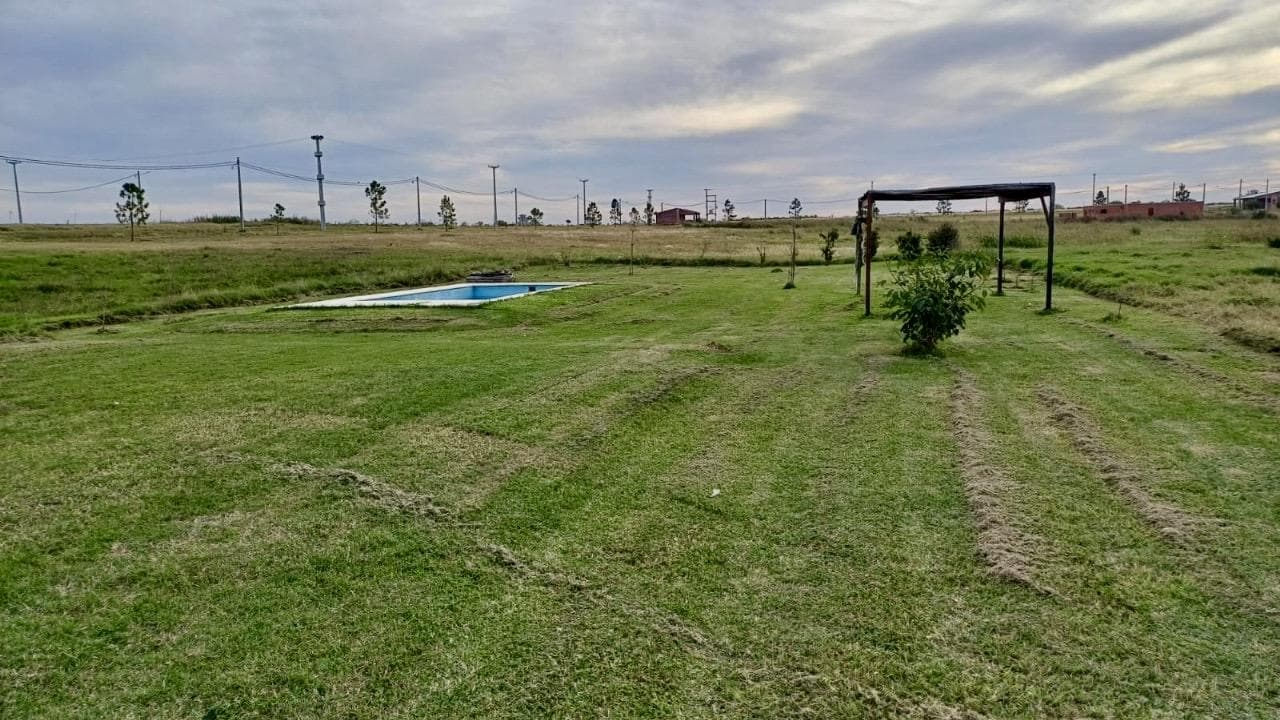 TERRENO CON PILETA EN VENTA SOLARES SUR - OLIVEROS - 1