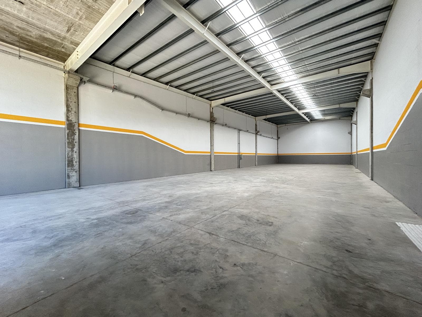 Galpón a estrenar en Ciudad Industria Funes - 1