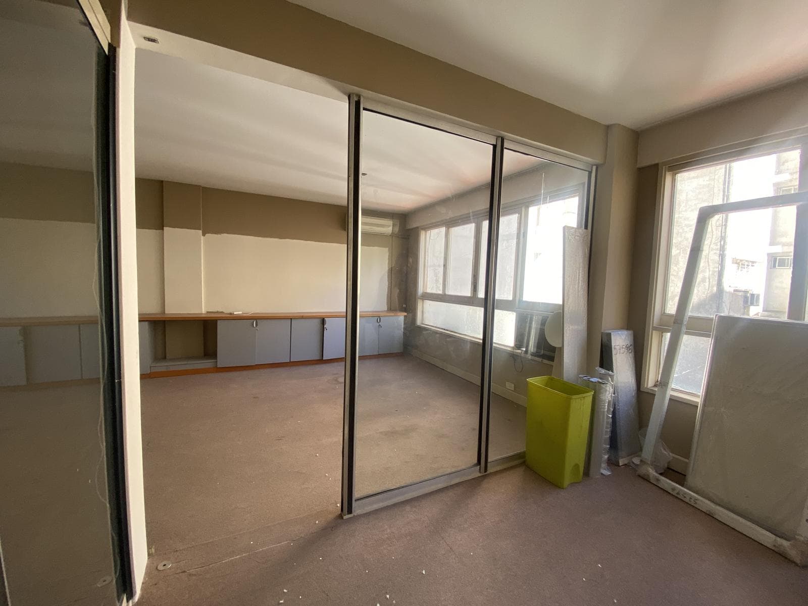 Oficina en venta en Tribunales/barrio norte.5 ambientes.Montevideo al 600 - 1