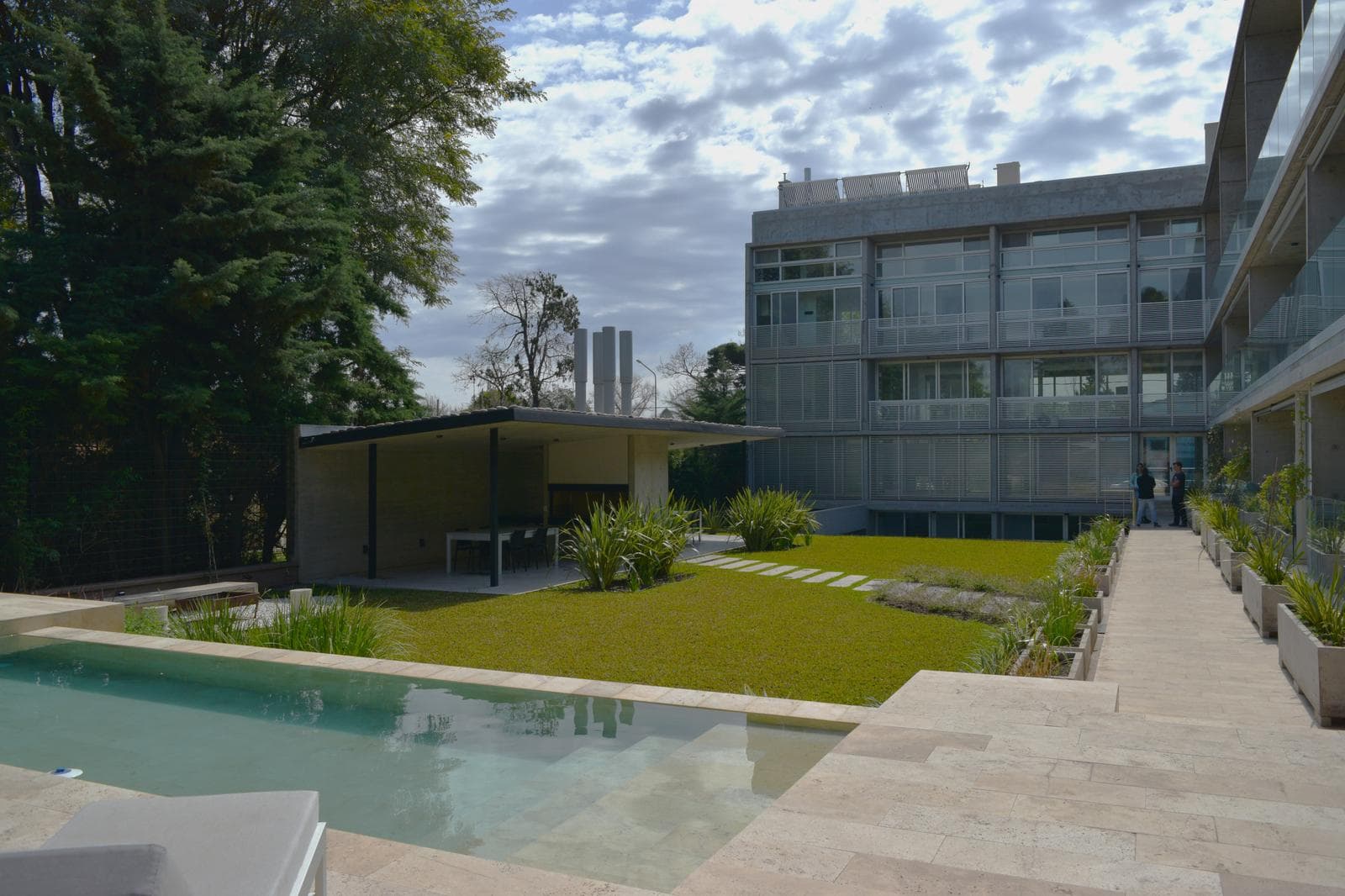 Oficina de 98m2 en BAGUA, Funes. - 1