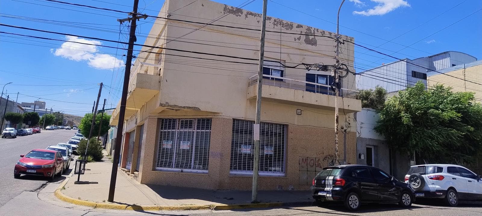 Edificio de Locales + Deptos (/ Se puede vender por unidad - 1