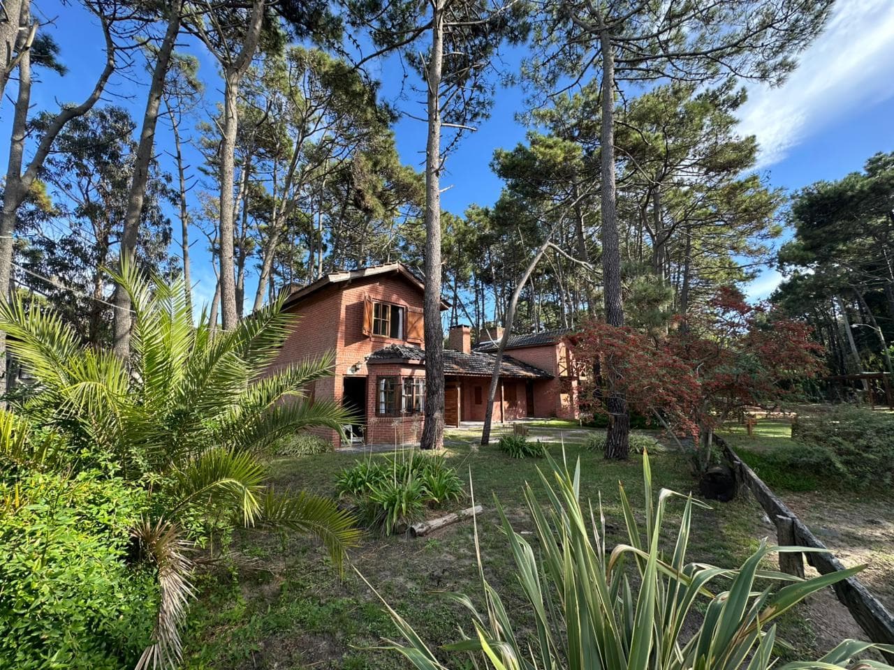 2 CASAS EN VENTA ¡EXCELENTE UBICACIÓN!-MAR AZUL - 1