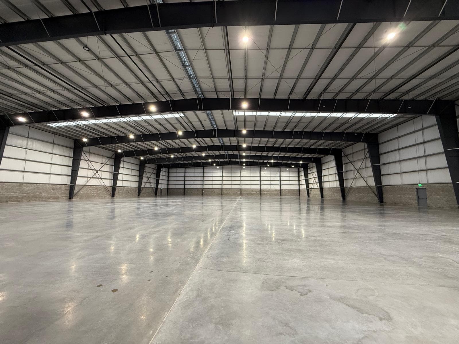 Espectacular galpón en alquiler en parque industrial Escobar - 1