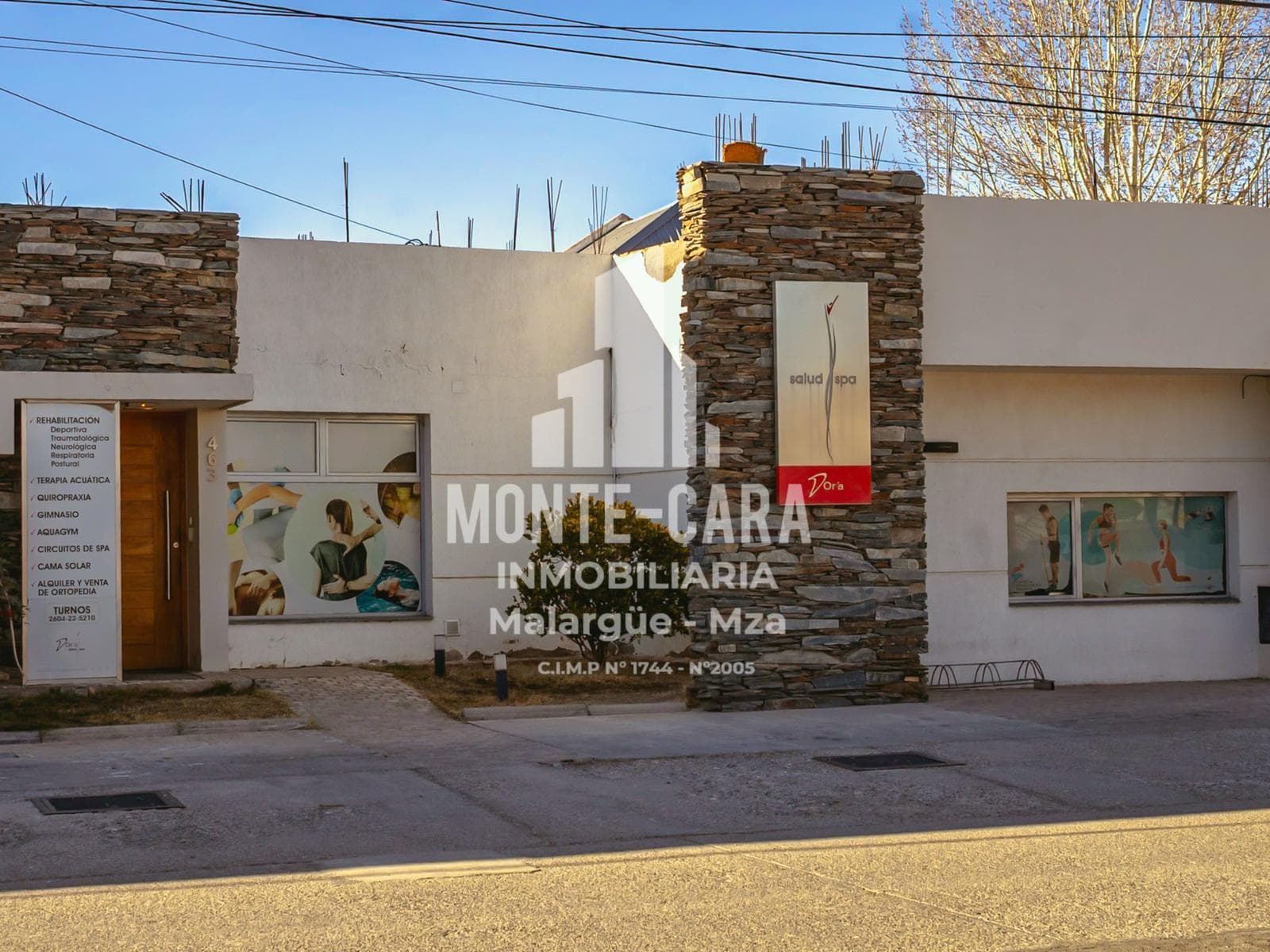 Excelente propiedad en zona comercial - 1