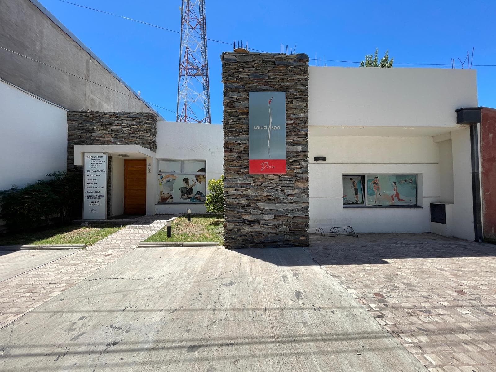 Excelente propiedad en zona comercial - 1