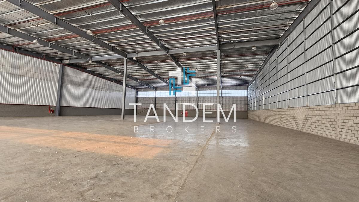 Nave industrial en predio cerrado con seguridad 24hs próxima a Panamericana en Garín - 1