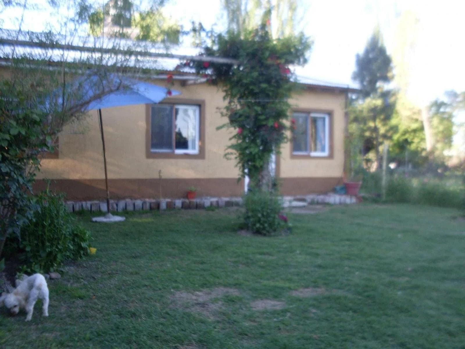 Casa en venta - 3 Dormitorios 2 Baños - Mendoza - 1