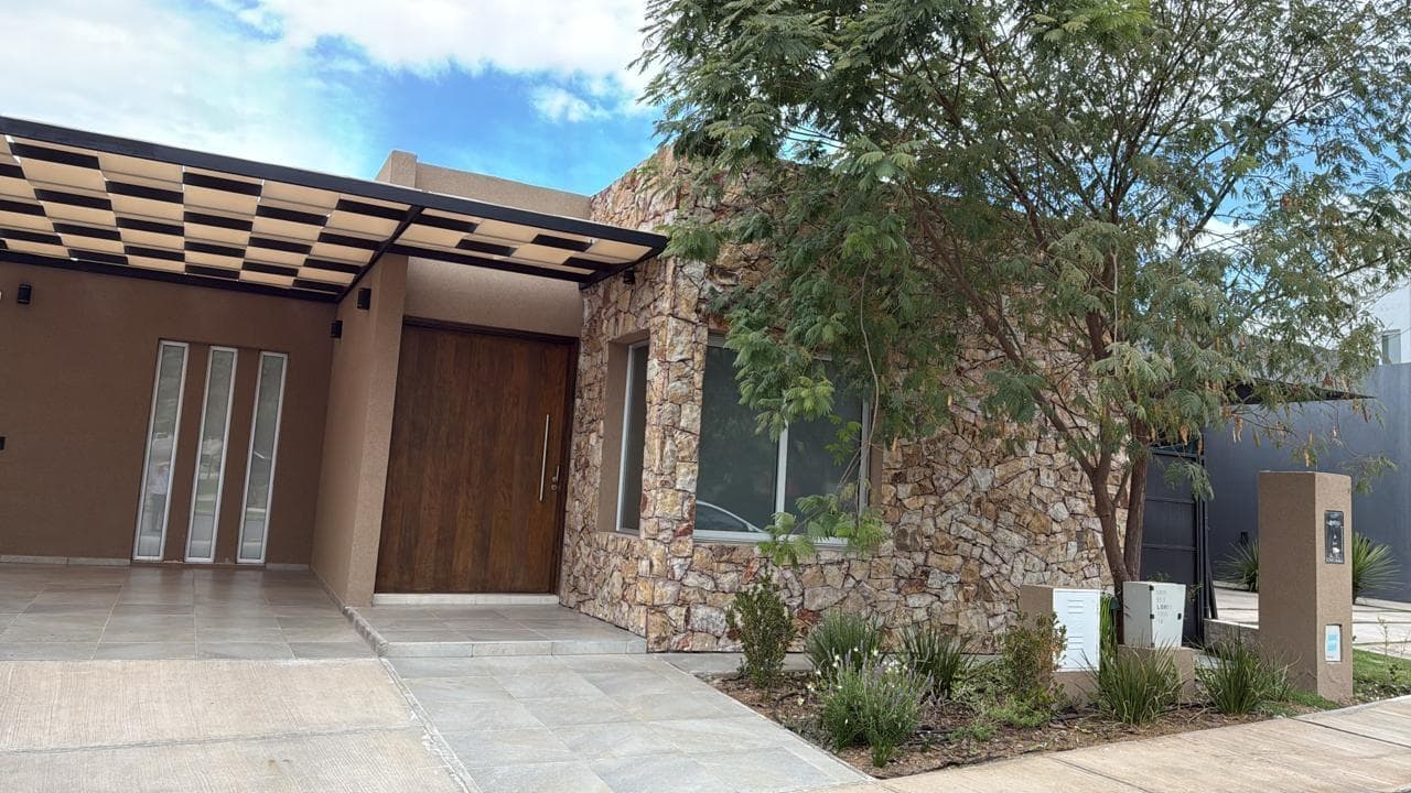 Casa de gran categoría ubicada en Palmares Valley - 1