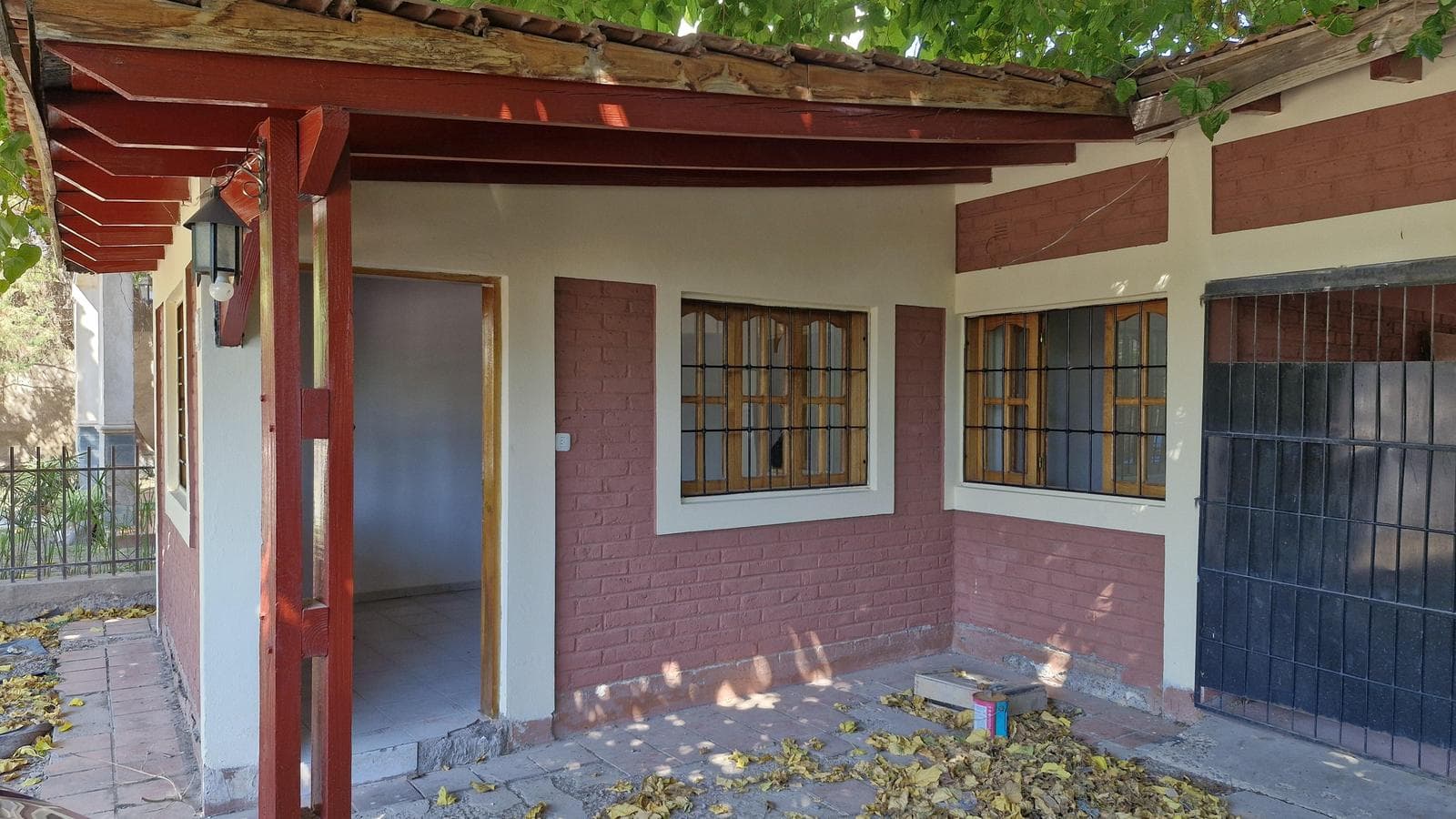 Casa en venta - 2 Dormitorios 1 Baño - Mendoza - 1