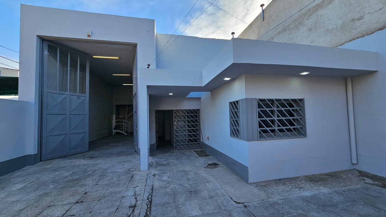 ALQUILER de DEPOSITO -195 m2 cubiertos -calle REMIGIO BOSCH - NEUQUEN - 1