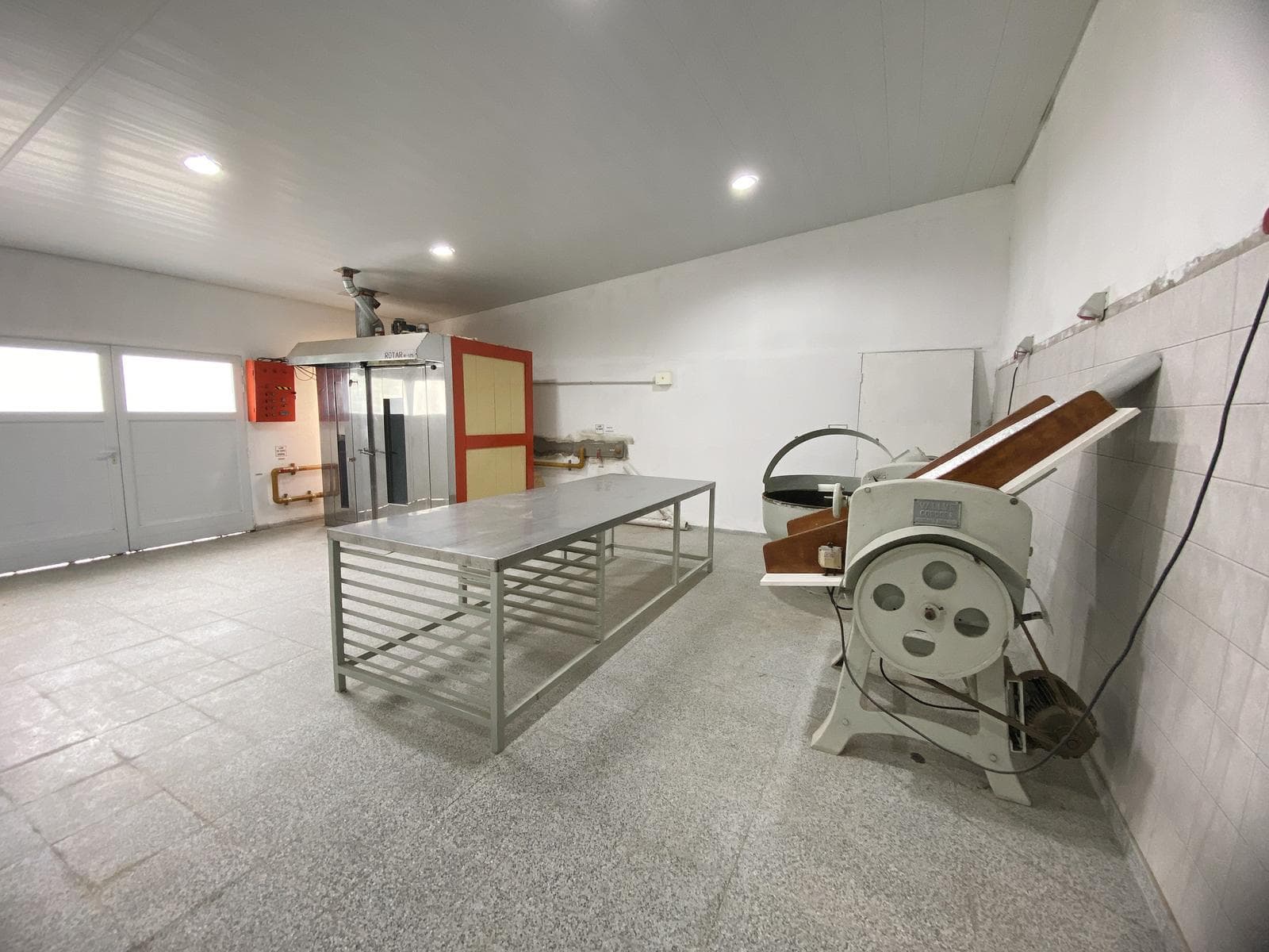 Edificio Comercial en General Pico - 1