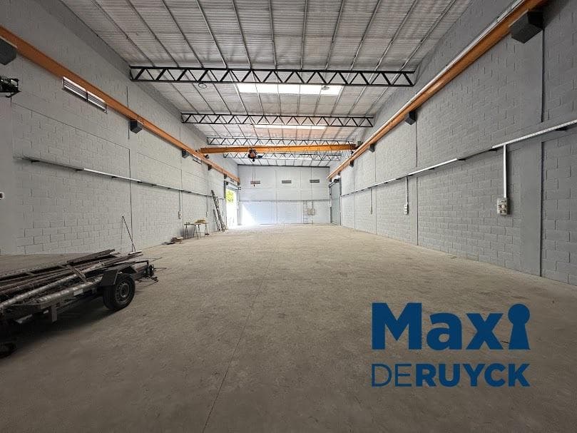 Galpón interno con fácil acceso a la autopista - 1