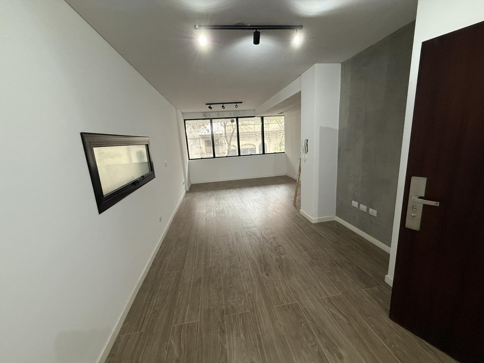 Oficina en venta con kitchenette y baño - Barrio Lourdes - 1