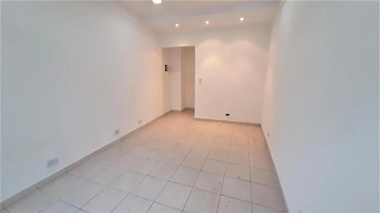 Local en venta sobre Av Forest - 1