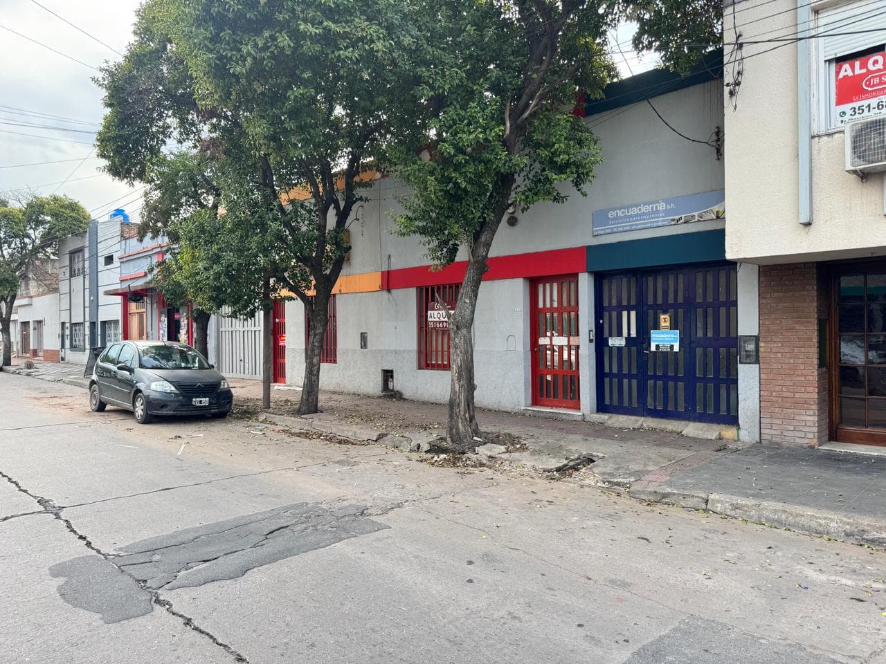 Alquilo Galpon mas Local y Oficinas Barrio Alberdi - 1