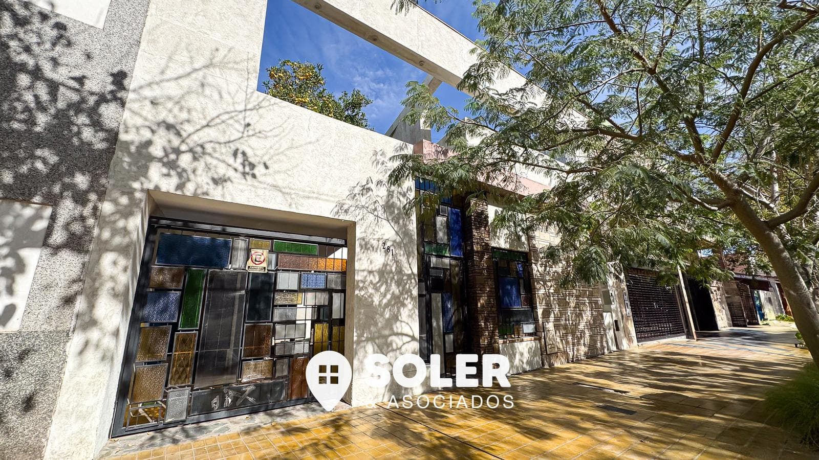 Venta de casa , apta para consultorios en calle 25 de Mayo Inmueble Céntrico con Habilitación Médica. - 1