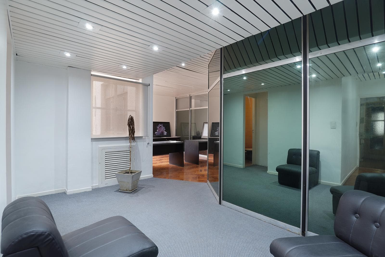 VENTA OFICINA 82 M² - 3 DESPACHOS - SALA DE REUNIONES - MONSERRAT - AMOBLADO - 1