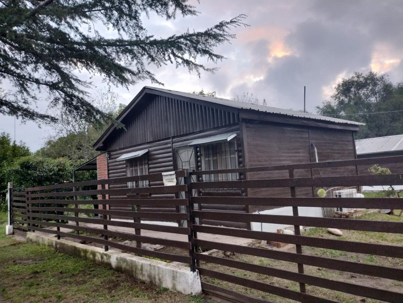 Alquiler Permanente Cabaña de madera en complejo - 2