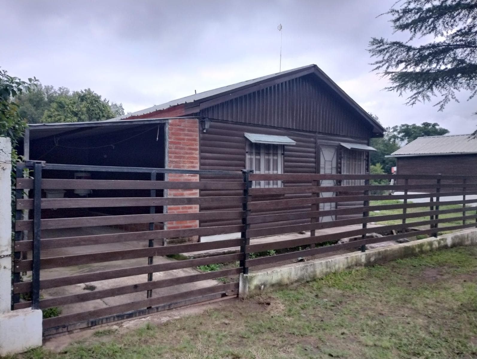 Alquiler Permanente Cabaña de madera en complejo - 1