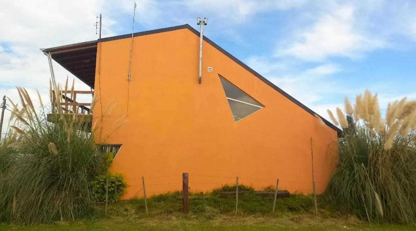 Casa en venta - 2 Dormitorios 2 Baños - San Vicente - 1