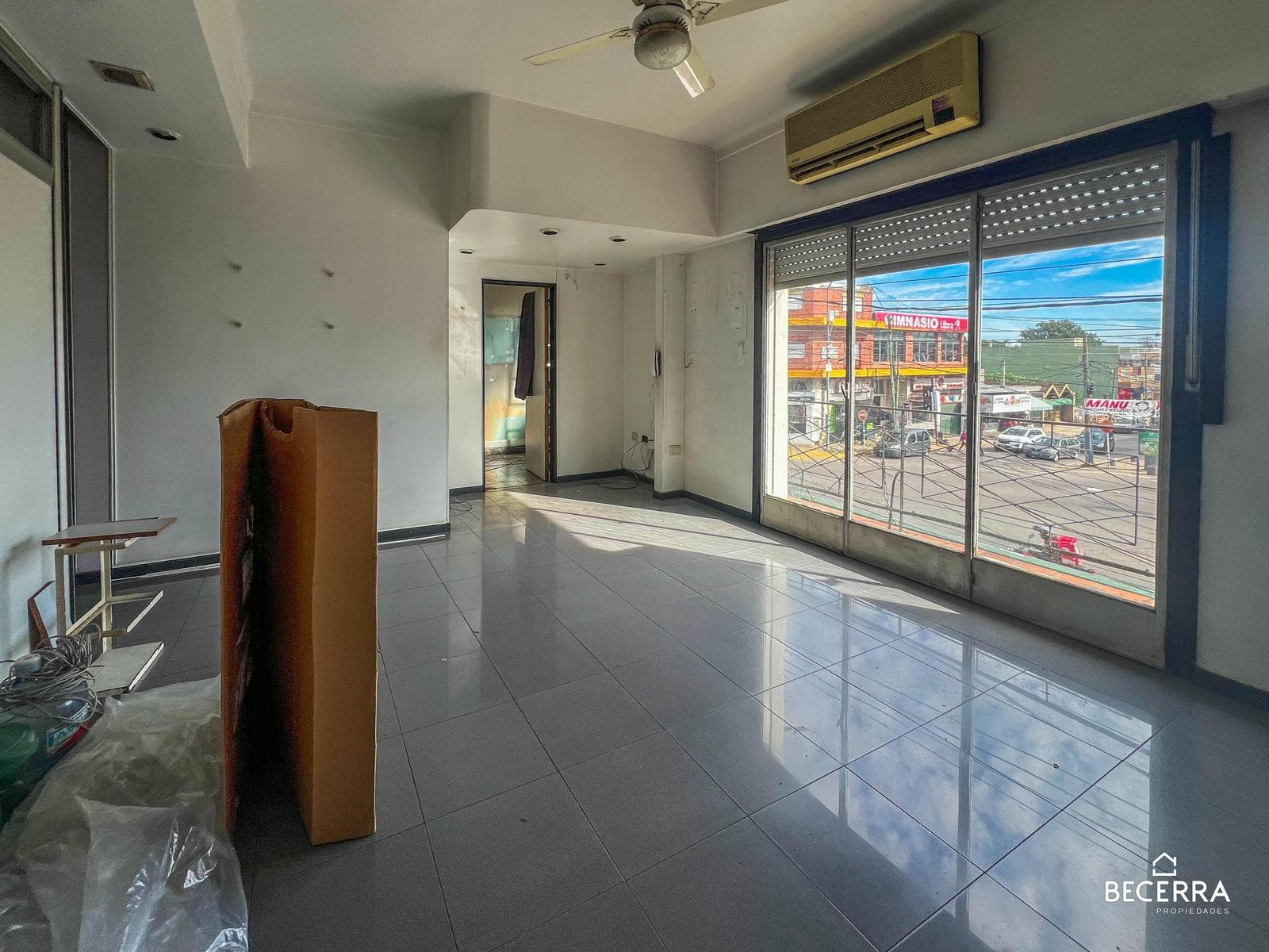 Departamento para Oficinas o Consultorios en el Centro de Hurlingham - 1