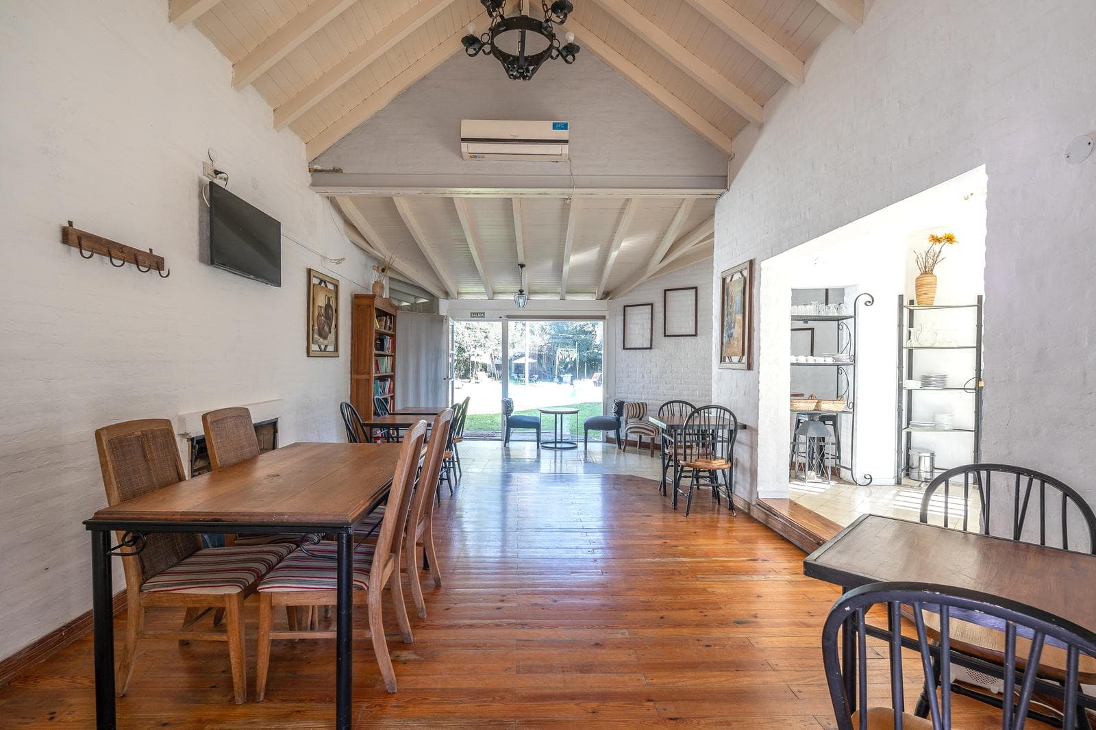 Hotel con vivienda en venta sobre lote propio en esquina, San Pedro – Inversión turística - 1