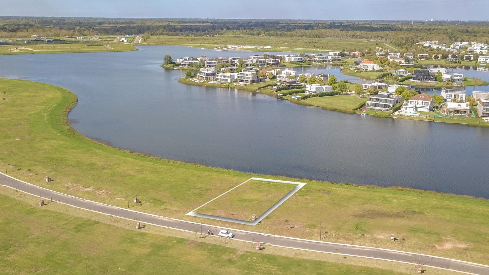 Terreno en venta al lago en el Barrio Orillas - Puertos / Escobar - 1