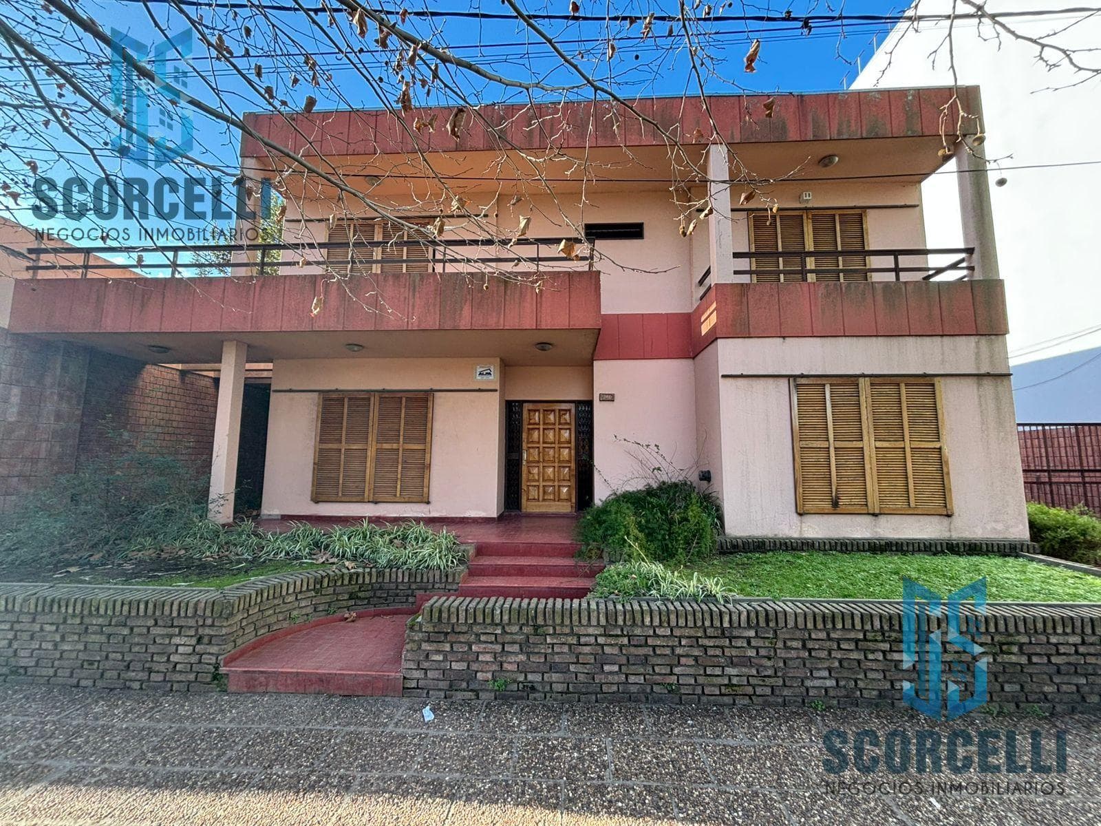 Excelente Casa en el centro de San Pedro/ 6 Amb- con gran parque- cocheras- terrazas - 1