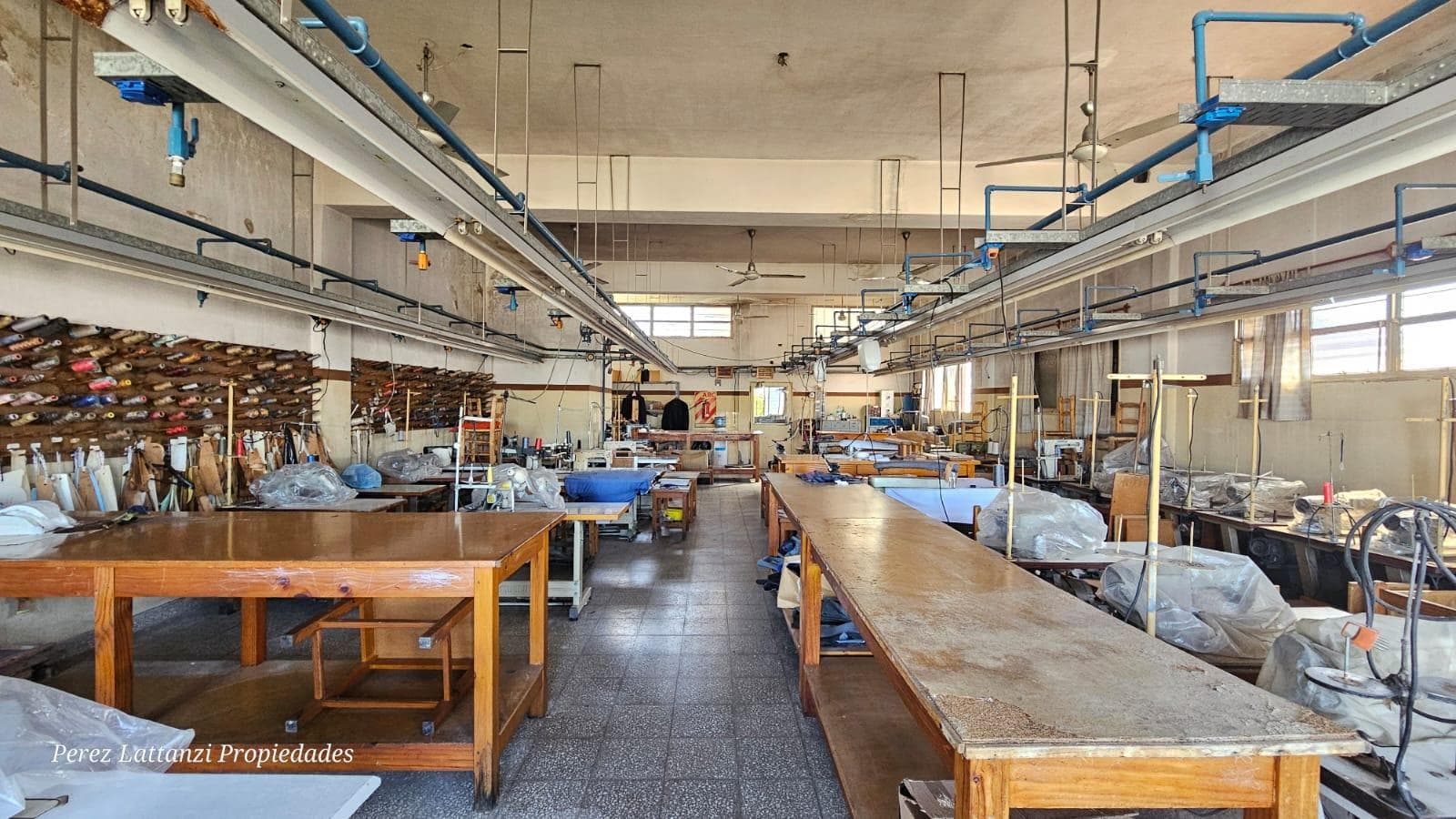 Venta Galpón 2 Plantas de 320.50 m2 en Caseros - 1