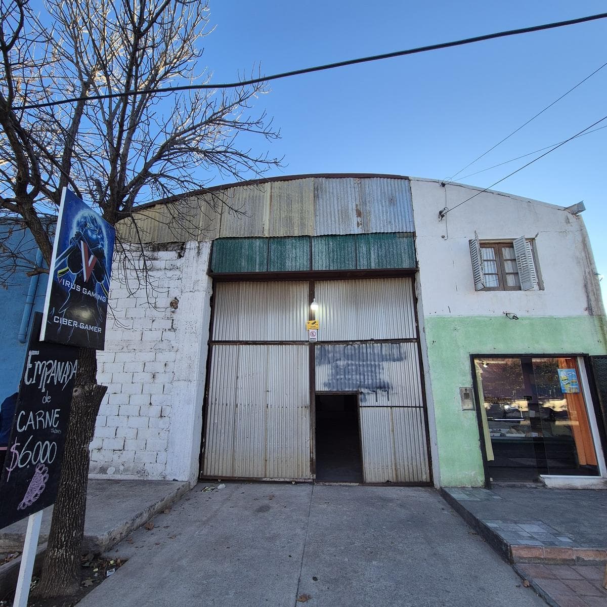 Venta de galpón multifunción con local y departamento - 1