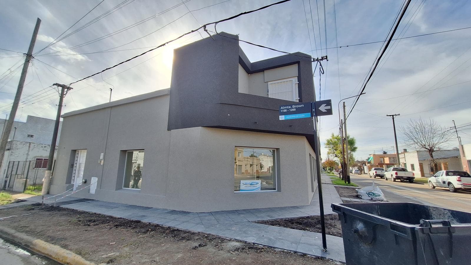 Local a estrenar en venta en lujan centro Rawson esquina almirante brown - 1