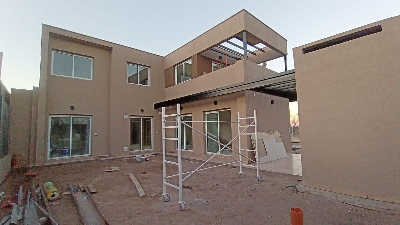 CASA EN VENTA EN BARRIO LA BASTILLA - 1