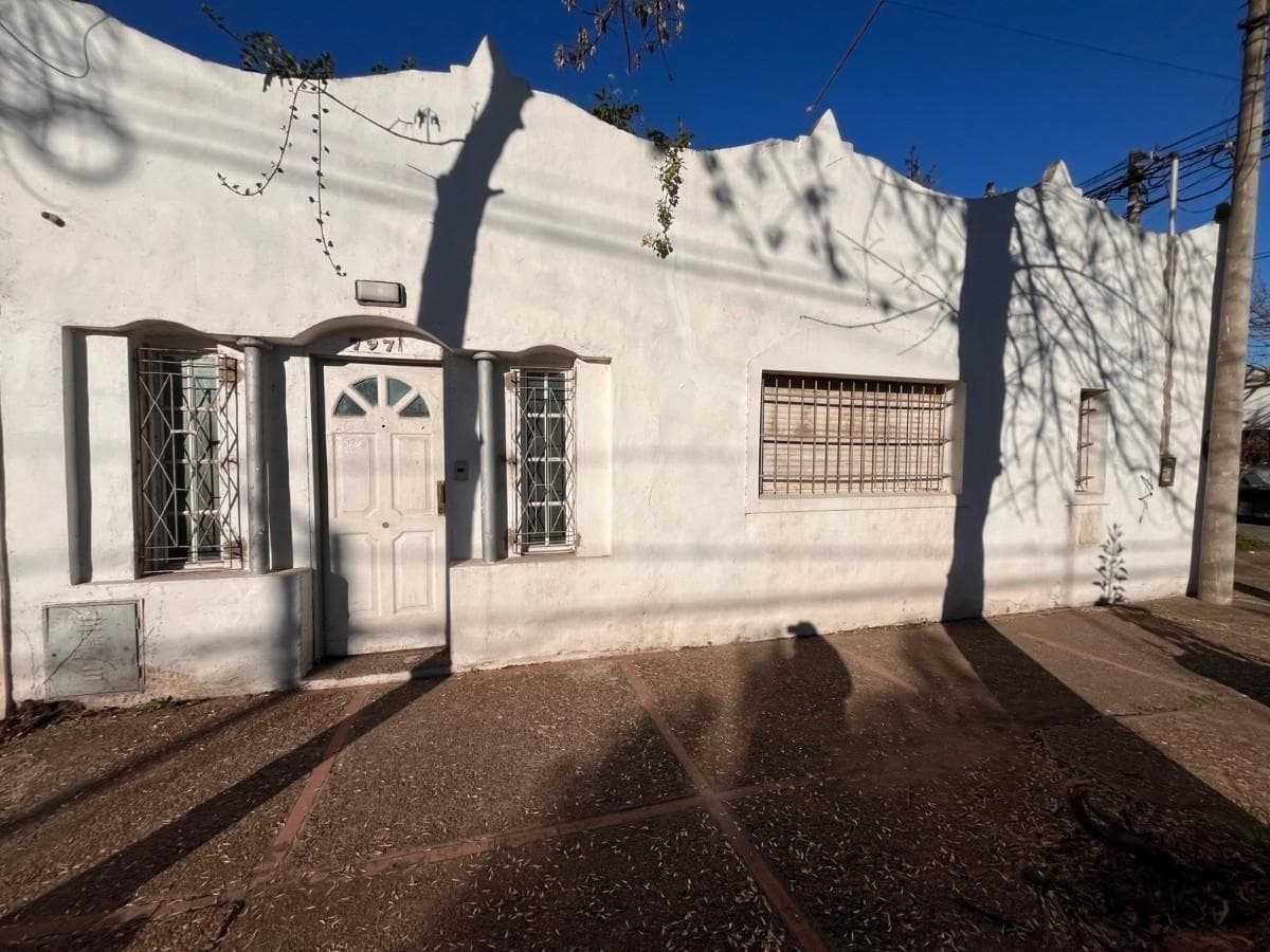 Espectacular esquina centrica en venta en Mercedes Buenos Aires - 1