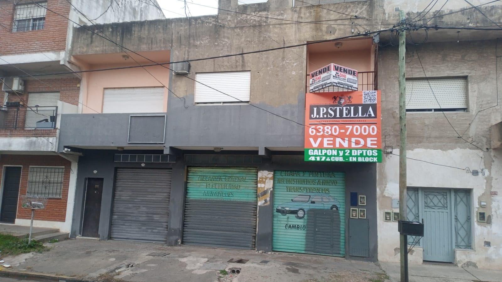 Edificio 3 plantas - PB Galpón - 1º Dpto 3 Amb - 2º Dpto 2 Amb - 417 m² Edificados - Casanova - 1