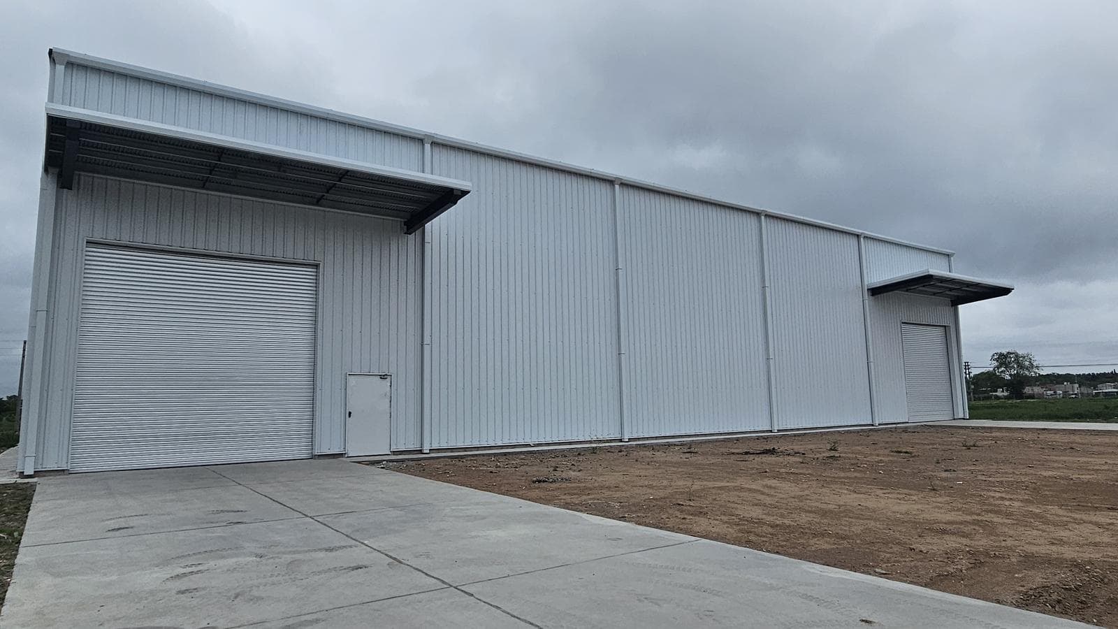 Nave Industrial 2800 m2 - Alquiler temporal - Parque Industrial Hudson - 1