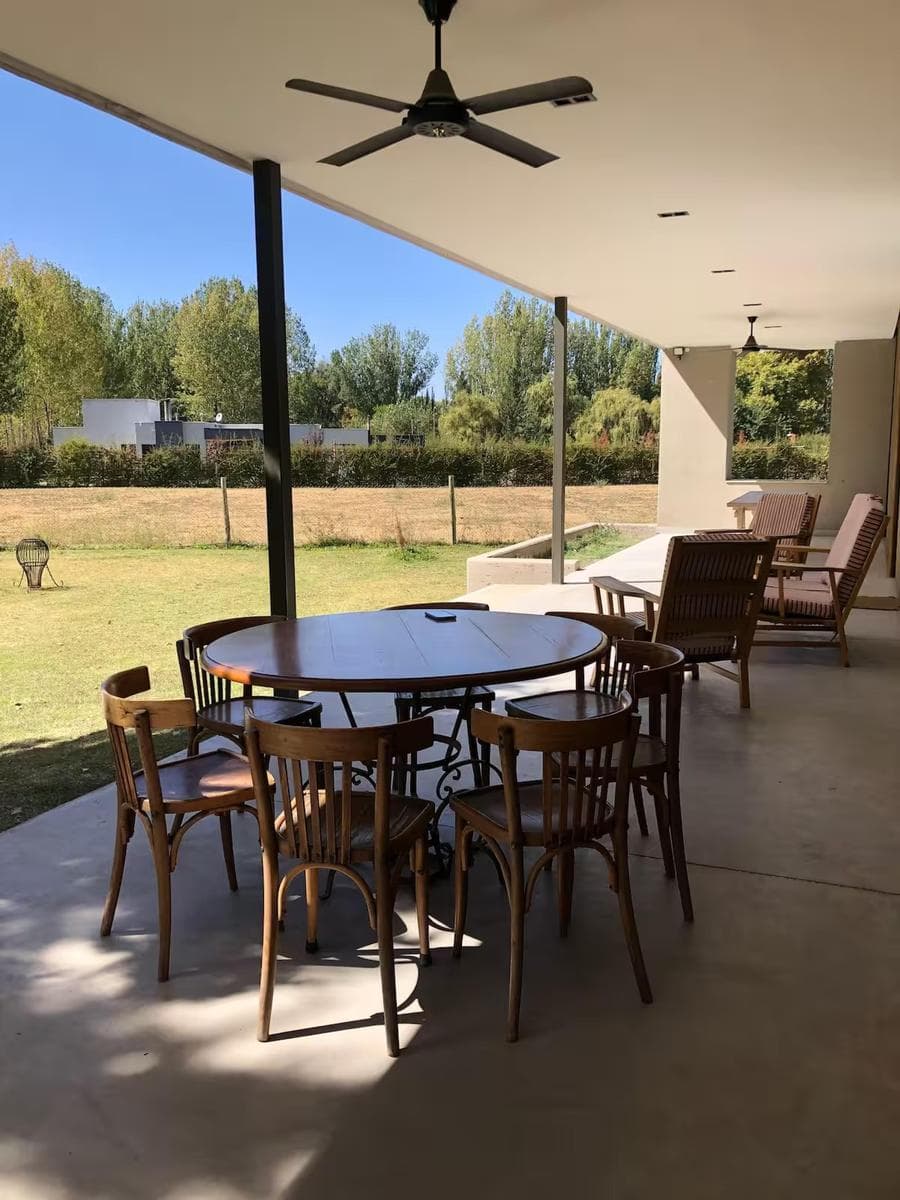 Casa en venta - 3 Dormitorios 2 Baños - Mendoza - 1