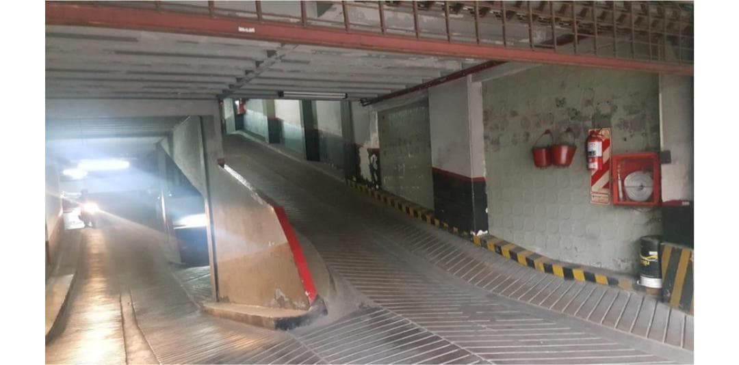 VENTA COCHERA FIJA CUBIERTA - TRIBUNALES - APTA CAMIONETA - SEGURIDAD - 1