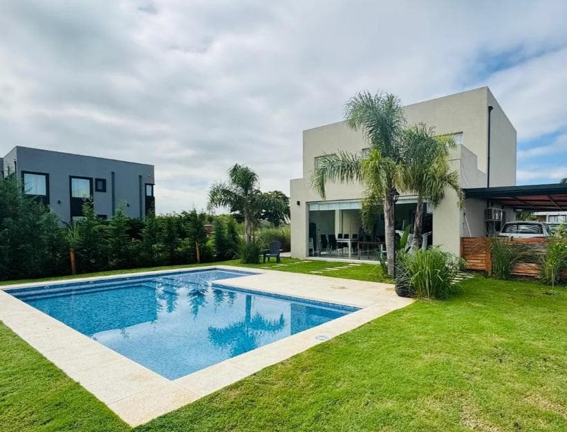 Propiedad en Pilar del Este, Santa Lucia - 1