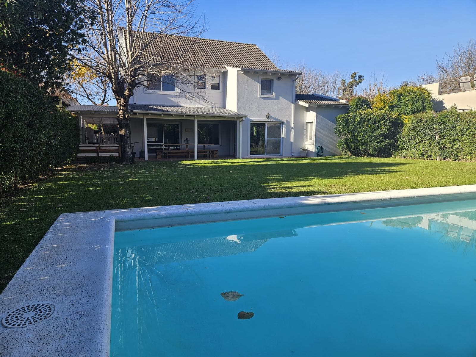 IMPECABLE CASA EN BARRIO PRIVADO LA CHACRA - 1