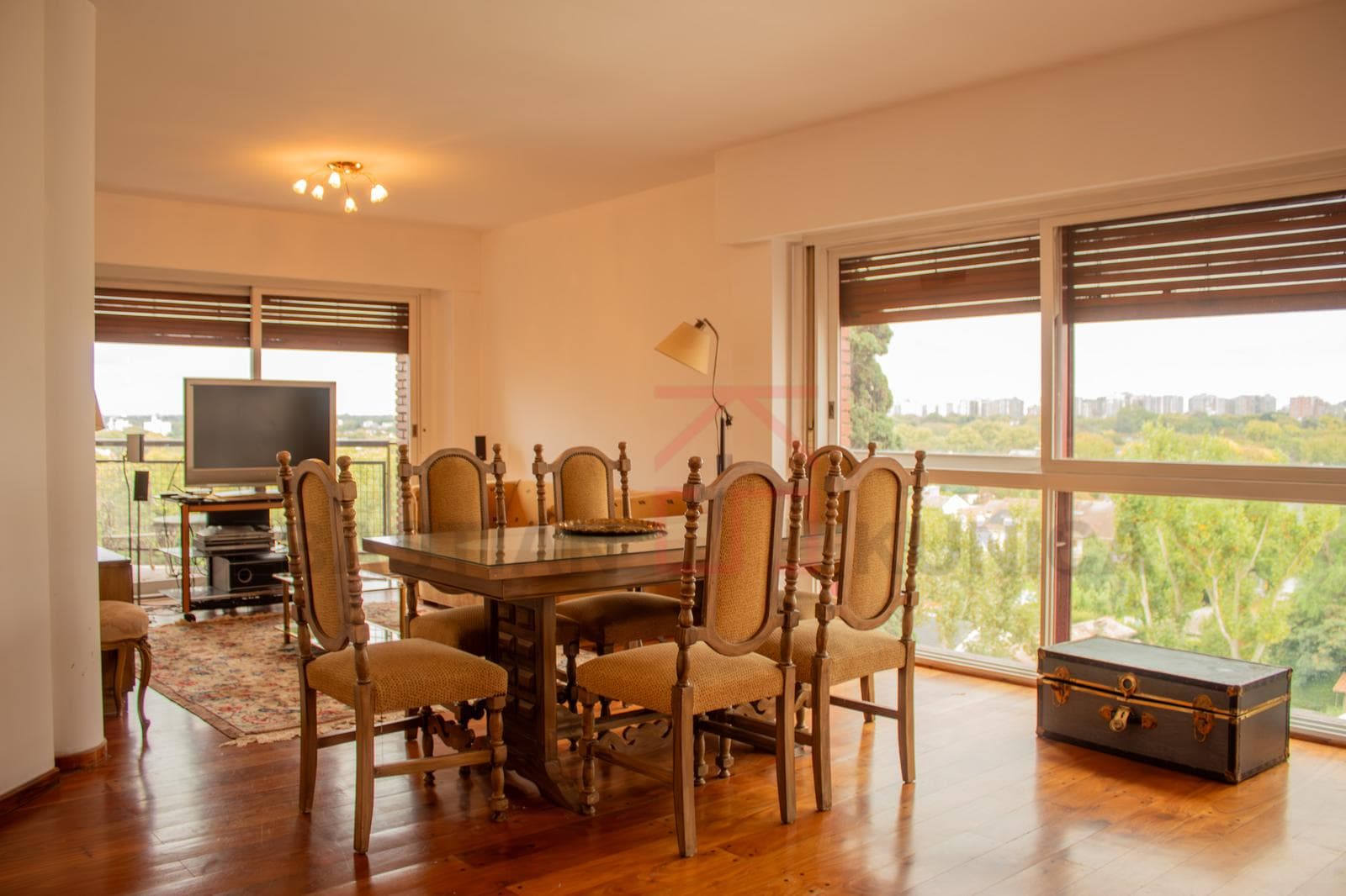 Departamento 4 amb en La Lucila, sobre Av. Libert. - 1