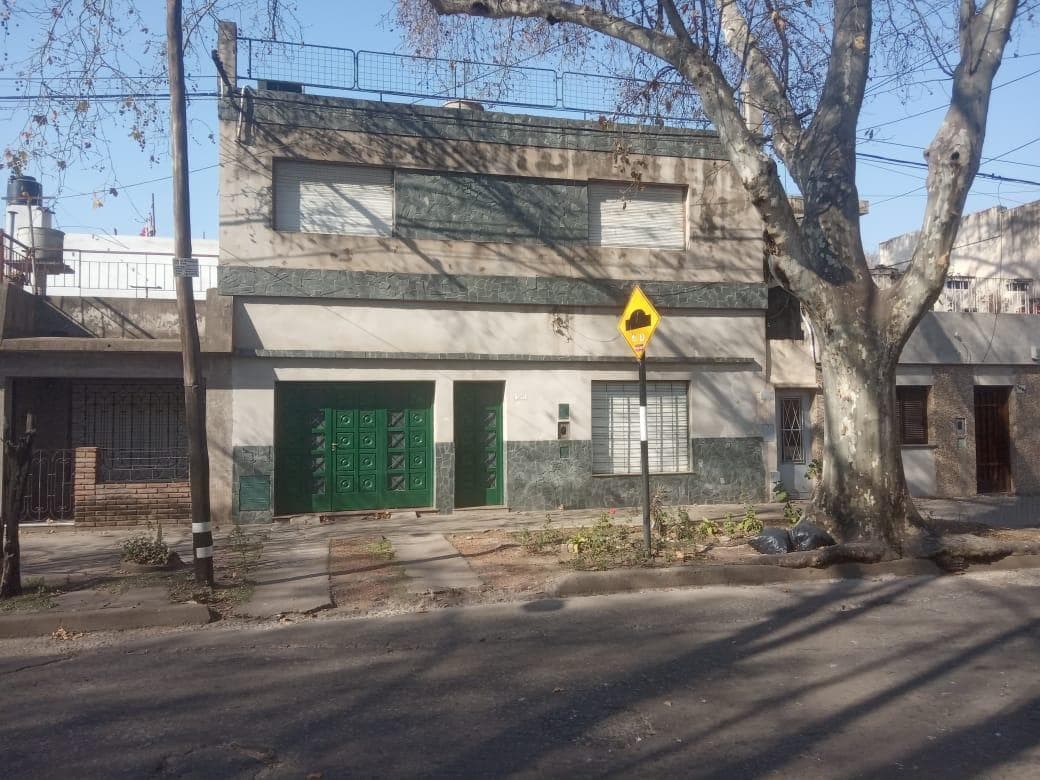 CASA DE 3 DORMITORIOS CON GARAJE. - 2