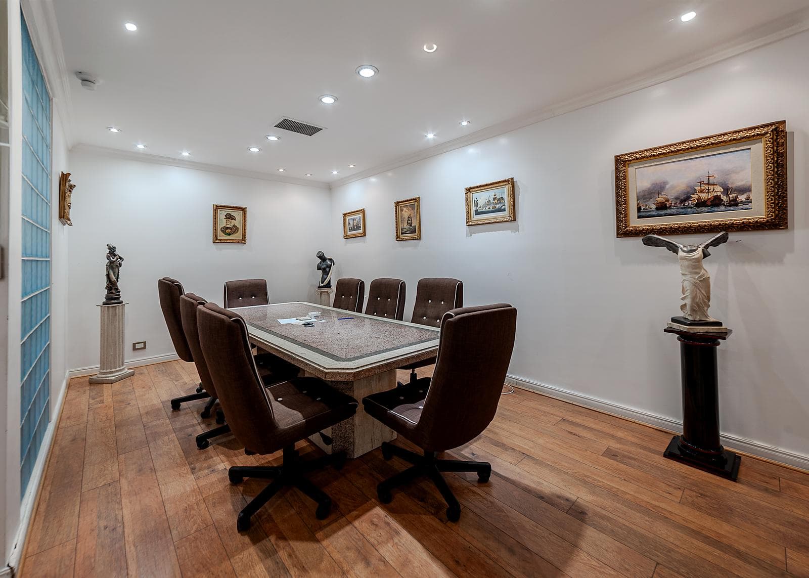 Venta de oficina en Monserrat edificio La Prensa - 1