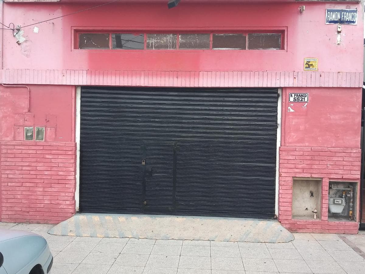 Local en venta - espacio principal y dos baños - 50 mts2 - Wilde - 1