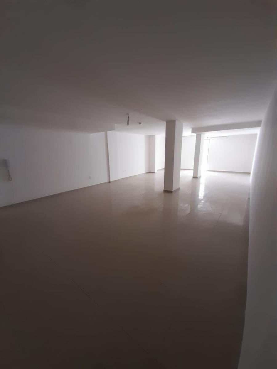 VENDO OFICINA 90MTS EN PRIMER PISO A MEDIA CUADRA DEL BUEN PASTOR - 1