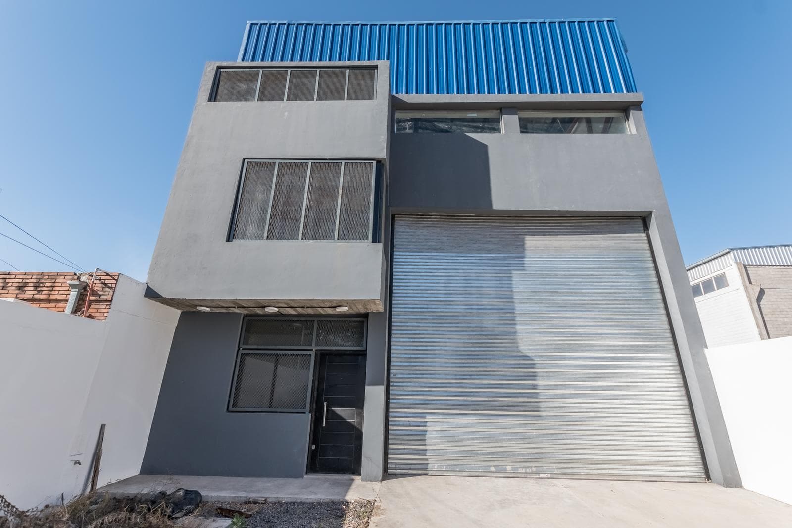 Galpón en VENTA NUEVO TRES PLANTAS - 1